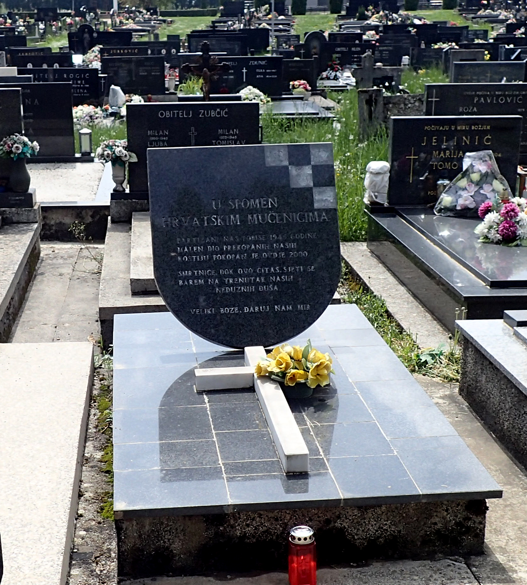 Grobnica u koju su pohranjeni dijelovi kostiju žrtava otkopani rovokopačom                                                                                                                                                                                